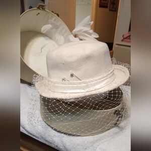 Vintage Miss Bierner Ivory wool hat/ wedding with hat box 1960S.